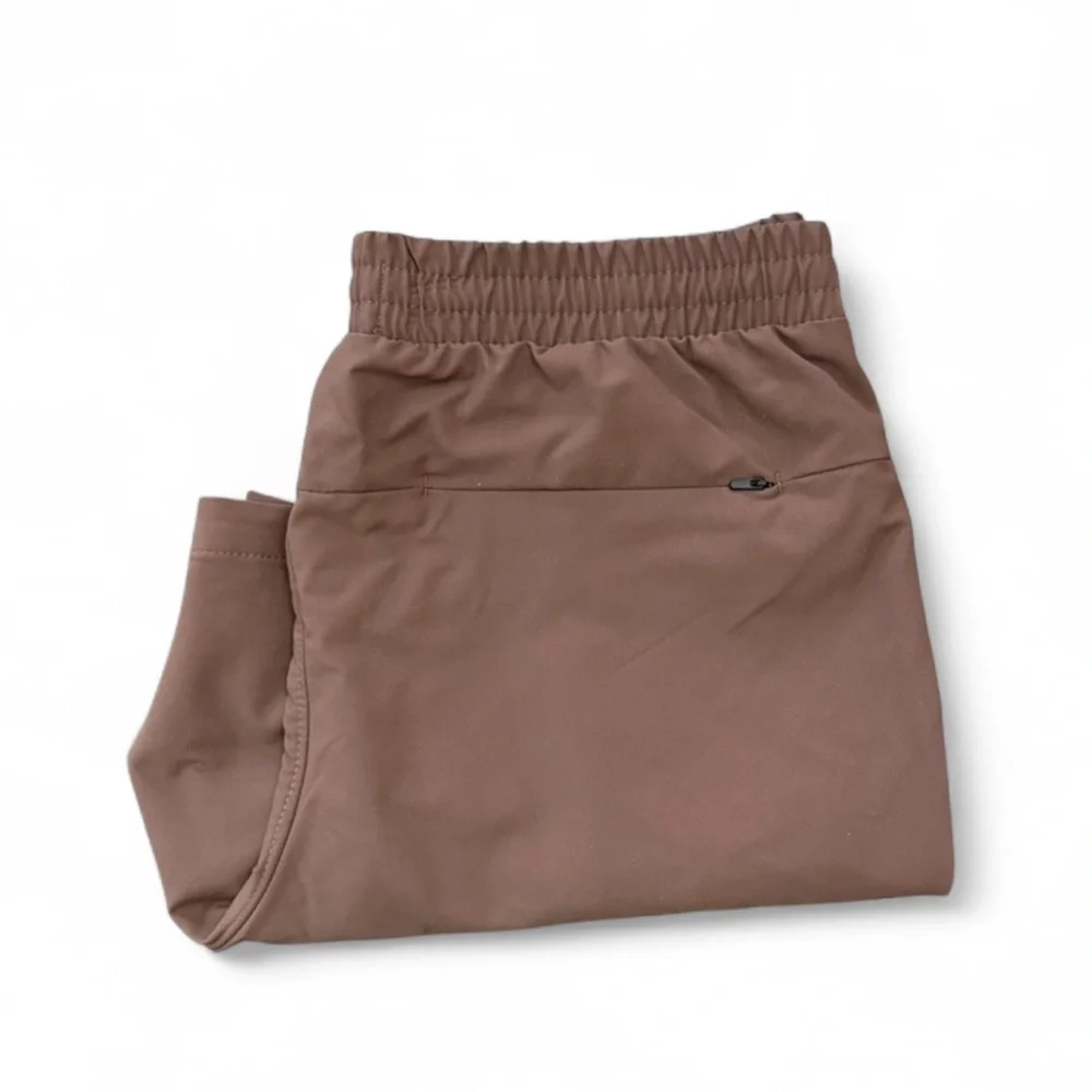 Brown Athletic Performance 7-in Inseam Shorts Size Men’s Small (NWT)